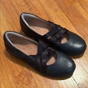 Vionic Women’s Size 6.5 Black Crisscross Dress Shoes
